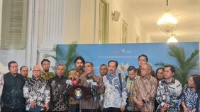 Prabowo Subianto berdiskusi bersama para sejumlah akademisi dan pakar membahas pengelolaan serta penanganan lahan gambut di Indonesia. Dalam diskusi yang berlangsung di Istana Merdeka