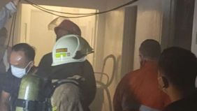 Sebanyak 61 personel Suku Dinas Penanggulangan Kebakaran dan Penyelamatan (Gulkarmat) Jakarta Selatan memadamkan kebakaran di lantai dasar Hotel Raffles yang berlokasi di Ciputra World, Jalan Prof. DR. Satrio, Karet Kuningan.