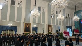 Prabowo Subianto resmi melantik mantan Kepala Kepolisian Negara Republik Indonesia (Kapolri) Listyo Sigit Prabowo sebagai Kepala Staf Kepresidenan (KSP) di Istana Negara, Jakarta, Kamis, 1 Oktober 2026 siang.