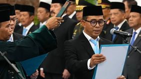  Presiden Prabowo Subianto melantik Nuzran Joher sebagai Ketua Ombudsman Republik Indonesia (RI) dan Radian Syam sebagai anggota Ombudsman RI untuk melanjutkan sisa masa jabatan 2026-2031 di Istana Negara, Jakarta, Kamis, 1 Oktober 2026.