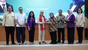 Menteri Pelindungan Pekerja Migran Indonesia (P2MI) Mukhtarudin meninjau fasilitas Migrant Center di Poltekkes Kemenkes Denpasar, Bali, Jumat 20 Oktober 2026, sekaligus berdialog dengan para alumni yang akan bekerja ke luar negeri.

