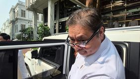 Menteri Koordinator Bidang Perekonomian Airlangga Hartarto mulai menggunakan mobil Maung MV3 Garuda Limousine sebagai kendaraan dinas untuk aktivitasnya.
