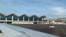 PT Angkasa Pura Indonesia Bandara Sam Ratulangi (Samrat) Manado, Provinsi Sulawesi Utara (Sulut), mengambil kebijakan untuk menutup sementara operasional penerbangan pada hari ini, Selasa (6/10), akibat gangguan asap pekat.
