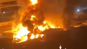 Kebakaran terjadi pada sebuah gudang kayu di Balai Teknologi Penangkapan Ikan, jalan Mandala Bahari, Muara Angke, Penjaringan, Jakarta Utara pada Senin (5/10/26) malam. Lokasi kebakaran berada di samping Baywalk Mall. Belum diketahui penyebab kebakar