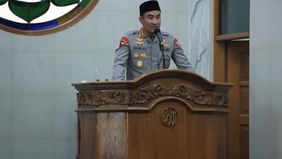 Kapolri Jenderal Polisi Suyudi Ario Seto, melaksanakan ibadah Sholat Jumat bersama jamaah di Masjid Al-Ikhlas, Mabes Polri, Jumat (9/10/2026). Dalam kesempatan tersebut, Kapolri menyampaikan arahan dan pesan moral tentang penting
