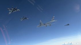 Pengawalan Jet Tempur hingga Lambaian Bendera Pelajar Warnai Kedatangan Presiden Mesir di Indonesia