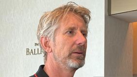 Edwin van der Sar Sebut Maarten Paes Harus Bersaing Sengit Di Ajax Amsterdam.