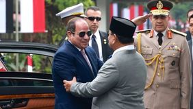Presiden Republik Indonesia, Prabowo Subianto menyambut kedatangan Presiden Mesir Abdel Fattah El-Sisi dalam kunjungan kenegaraan di Istana Merdeka, Jakarta, Minggu, 11 Oktober 2026.