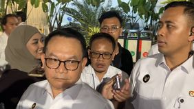 Menteri Koordinator Bidang Politik dan Keamanan (Menko Polkam) Jenderal TNI (Purn.) Dudung Abdurachman mengatakan pemerintah belum membahas kemungkinan bantuan dari negara lain untuk menangani kebakaran hutan dan lahan (karhutla) di Indonesia