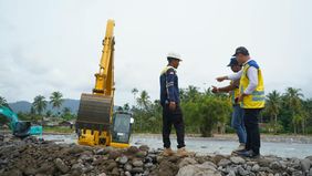 Pemerintah terus mempercepat penanganan dampak banjir bandang yang melanda Kota Padang, Sumatera Barat, pada 10 Oktober 2026.