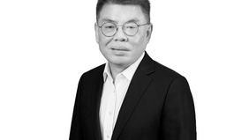 Rudolf Tjandra adalah eksekutif senior dengan pengalaman kepemimpinan lebih dari tiga dekade di industri kesehatan konsumen, nutrisi, dan barang konsumsi di Indonesia, serta seorang praktisi-akademisi di bidang strategi dan kepemimpinan.