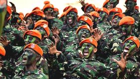 Sebanyak 436 prajurit TNI Angkatan Udara (TNI AU) resmi menjadi bagian dari Korps Pasukan Gerak Cepat (Korpasgat) setelah menjalani prosesi penyematan baret jingga di Pantai Santolo, Garut, Senin, 12 Oktober 2026.