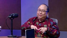 Menurutnya, posisi Gibran yang saat itu menjabat sebagai Wali Kota Solo sekaligus putra dari Presiden aktif membuat lembaga penyelenggara dan instansi terkait berada di bawah pengaruh kekuasaan.
