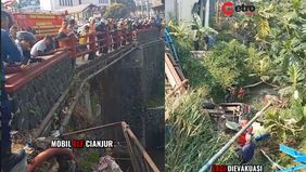 Pengemudi dikabarkan masih terjebak di dalam kendaraan. Petugas pemadam kebakaran (Damkar) telah tiba di lokasi untuk melakukan proses evakuasi.