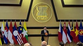 Sekretaris Jenderal Perhimpunan Bangsa-Bangsa Asia Tenggara (ASEAN) Kao Kim Hourn menegaskan bahwa negara-negara anggota ASEAN tidak memiliki tujuan untuk meninggalkan penggunaan dolar Amerika Serikat (AS). 