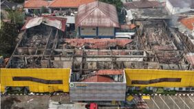 Hingga berita ini dibagikan, tim Pemadam Kebakaran (Damkar) Karawang masih melakukan proses pemadaman untuk memastikan seluruh titik api yang tersisa benar-benar padam.