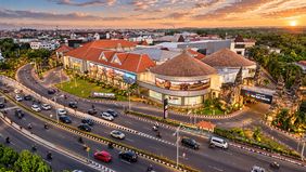 Berbeda dari videotron konvensional, sistem ini memilih konten berdasarkan kondisi lingkungan terkini tanpa bergantung sepenuhnya pada jadwal tetap. Teknologi tersebut menggabungkan data cuaca, waktu, dan kepadatan lalu lintas dengan model kecerdasan