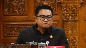 Komisi Pemberantasan Korupsi (KPK) resmi menerbangkan Bupati Klaten, Hamenang Wajar Ismoyo, ke Jakarta usai terjaring Operasi Tangkap Tangan (OTT) pada Kamis, 15 Oktober 2026. 