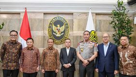 Menteri Koordinator Bidang Hilirisasi dan Transisi Energi Bahlil Lahadalia menggelar rapat koordinasi bersama sejumlah pejabat negara di kantornya pada Jumat 16 Oktober 2026.