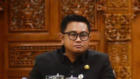 Komisi Pemberantasan Korupsi (KPK) mengamankan 20 orang dalam operasi tangkap tangan (OTT) yang melibatkan Bupati Klaten, Hamenang Wajar Ismoyo. Dalam operasi tersebut, penyidik turut menyita uang tunai yang pada awalnya diperkirakan mencapai Rp1 mil