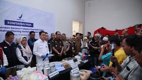 Badan Pengawas Obat dan Makanan (BPOM) kembali membongkar praktik produksi kosmetik ilegal berskala besar yang mengancam kesehatan masyarakat. Di bawah kepemimpinan Kepala BPOM RI, Prof. Dr. Taruna Ikrar, BPOM mengamankan fasilitas produksi kosmetik 