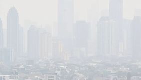 Sebaran asap kebakaran hutan dan lahan (karhutla) yang sempat terdeteksi di wilayah Jakarta dan sekitarnya dilaporkan mulai berkurang sejak Jumat, 16 Oktober.