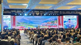 Presiden Prabowo sempat mencari keberadaan Gubernur Jawa Barat (Jabar) Dedi Mulyadi atau yang akrab disapa KDM pada acara rapat koordinasi nasional Tim Percepatan Akses Keuangan Daerah (TPAKD) 2026 di JIExpo, Kemayoran, Jakarta, Kamis, 22 Oktober 202