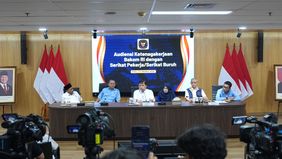 Kepala Badan Komunikasi Pemerintah (Bakom) Syahganda Nainggolan menerima audiensi perwakilan asosiasi buruh, mulai dari Konfederasi Serikat Pekerja Indonesia (KSPI), Asosiasi Serikat Pekerja Seluruh Indonesia (ASPIRASI), hingga Gabungan Serikat Buruh