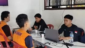 Polisi menetapkan empat orang narapidana sebagai tersangka dalam kasus dugaan penganiayaan yang menyebabkan kematian Adi Waswara di Lembaga Pemasyarakatan (Lapas) Kelas IIB Muaradua.