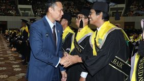 Penguatan kualitas sumber daya manusia menjadi modal penting untuk mewujudkan Indonesia Emas 2045. Menteri Koordinator Bidang Infrastruktur dan Pembangunan Kewilayahan Agus Harimurti Yudhoyono (AHY) menegaskan pentingnya pengembangan kompetensi, peng