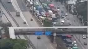 Saat ini, pihak kepolisian bersama petugas terkait masih melakukan proses evakuasi. Sementara itu, kronologi dan penyebab kecelakaan masih didalami oleh pihak kepolisian.