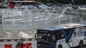 PT Transjakarta mengambil langkah cepat dengan menghentikan sementara operasional empat rute layanan menyusul aksi unjuk rasa yang berlangsung di sejumlah titik kawasan Jakarta Pusat. 