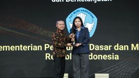 Kementerian Pendidikan Dasar dan Menengah (Kemendikdasmen) menerima penghargaan Nusantara Award 2026 Kategori Transformasi Pendidikan Inklusif dan Berkelanjutan yang diinisiasi Nusantara TV berkolaborasi dengan Nusantara Insight.