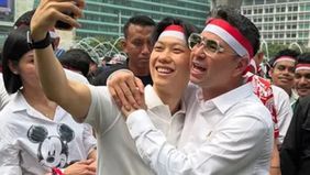 Utusan Khusus Presiden Raffi Ahmad, kembali menjadi sorotan publik usai kehadirannya di acara deklarasi Sumpah Pemuda bersama mahasiswa pada 29 Oktober, di Bundaran HI.