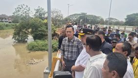 Menteri Koordinator Bidang Infrastruktur dan Pembangunan Kewilayahan Agus Harimurti Yudhoyono (AHY) menyebut Jembatan Kemang Pratama di Kecamatan Rawalumbu, Kota Bekasi, Jawa Barat, kini dibangun dengan desain tanpa pilar penyangga di bagian tengah.