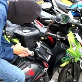 Maling Motor di Meruya Beraksi Lagi, Terekam Jelas di CCTV