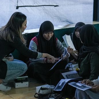 Mahasiswa Magister Komunikasi Paramadina Beri Bekal Siswa di Sekolah Master Depok untuk Hadapi Dunia Kerja