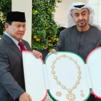 Prabowo Dapat Penghargaan 'Zayed Medal' dari Presiden MBZ