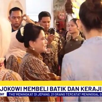 Kala Ibu Negara Iriana Jokowi Borong Batik dan Kerajinan di Pameran Dekranas Expo 2024
