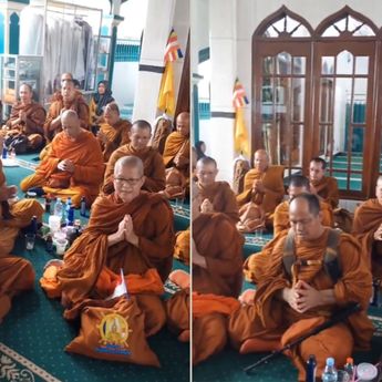 Viral Rombongan Biksu Thudong Singgah di Masjid Temanggung, Ngapain?