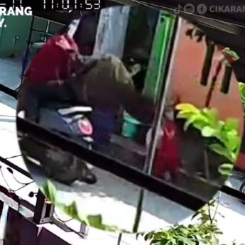 Bocil Perempuan Lagi Main di Pinggir Jalan Dijambret, Kalung Emas Jutaan Rupiah Raib