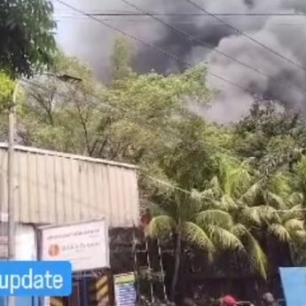 Pabrik di Gunung Putri Bogor Kebakaran