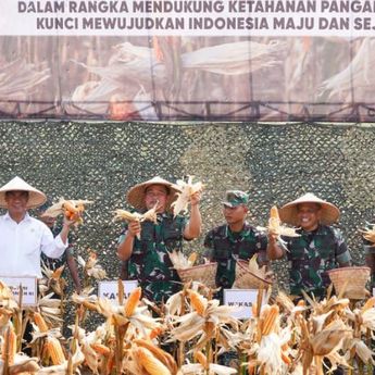 Bersama Mentan, Kasad Panen Raya Jagung dan Singkong di Lahan Ketahanan Pangan Kostrad Ciemas Sukabumi