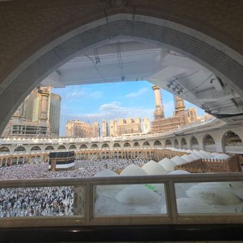 Askar Terluka Saat Gagalkan Aksi Pria Lompat dari Lantai Atas Masjidil Haram