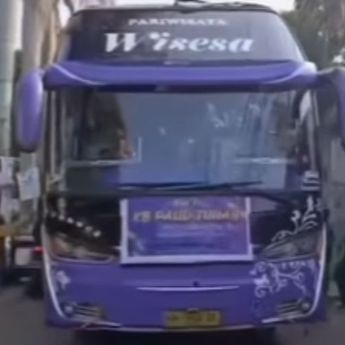 Viral Guru Ngamuk Hadang dan Pukul Bus Telolet, Diduga Suara Klakson Mengganggu Murid