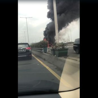 Bus Terbakar di Tol Dalkot Ruas Cawang-Rawamangun, Lalu Lintas Macet