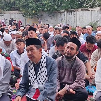 Potret Ratusan Jemaah Muslimin atau Hizbullah Sudah Sholat Idul Adha di Koja