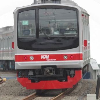 Asik Tawuran, Nahas Remaja Tanggung Kelindas KRL di Kebon Jeruk