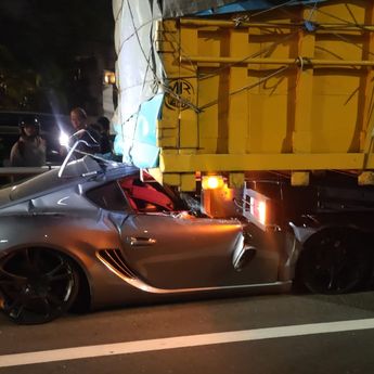 Kesaksian Sopir Truk yang Ditabrak Porsche di Tol Dalam Kota: Saya Sudah Kenceng di 65 Km/Jam