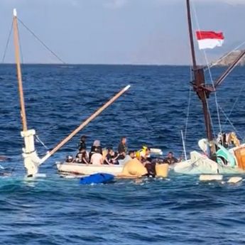Kapal Tenggelam di Labuan Bajo, Barang Berserakan dan Penumpang Selamatkan Diri